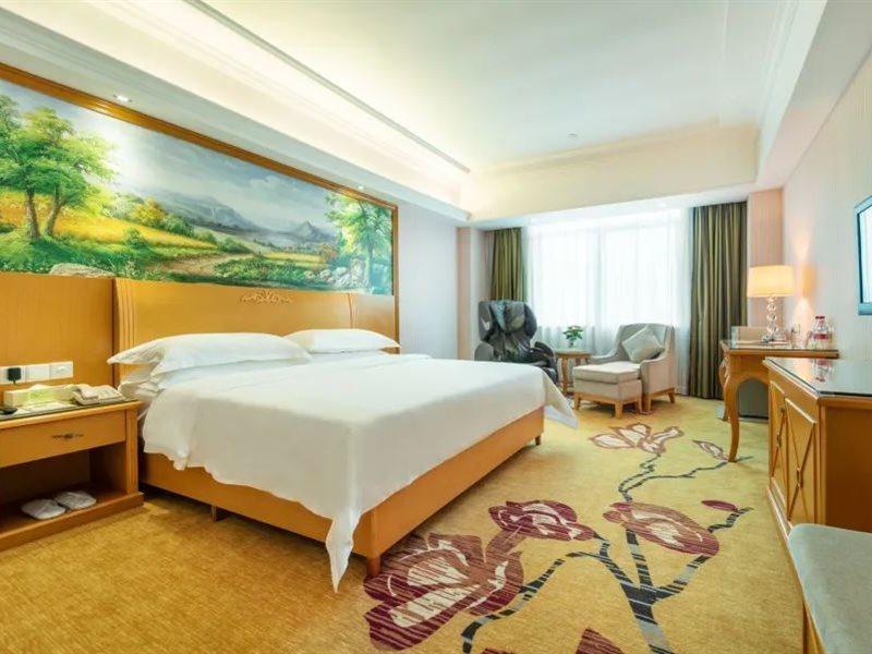 Vienna Hotel Banxuegang Road Thẩm Quyến Ngoại thất bức ảnh